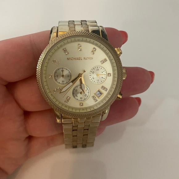 Michael Kors women’s gold watch - Picture 2 of 5